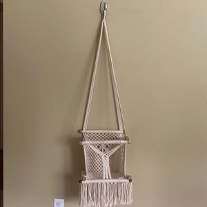 EUC baby Macrame swing holds up to 50 lbs
